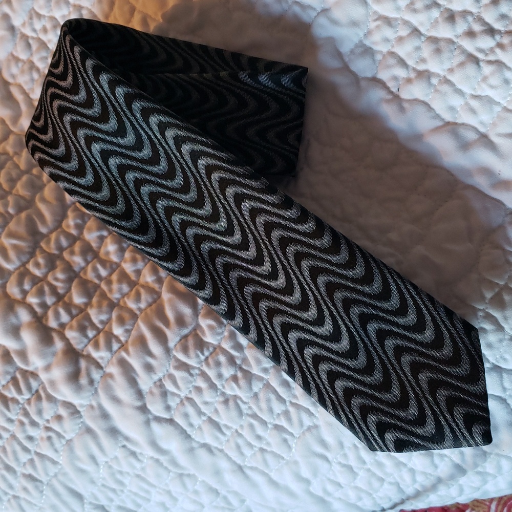 Puritan Black & Silver print tie
